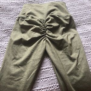 Ab2B Crop Leggings Scrunch Booty Heather Green